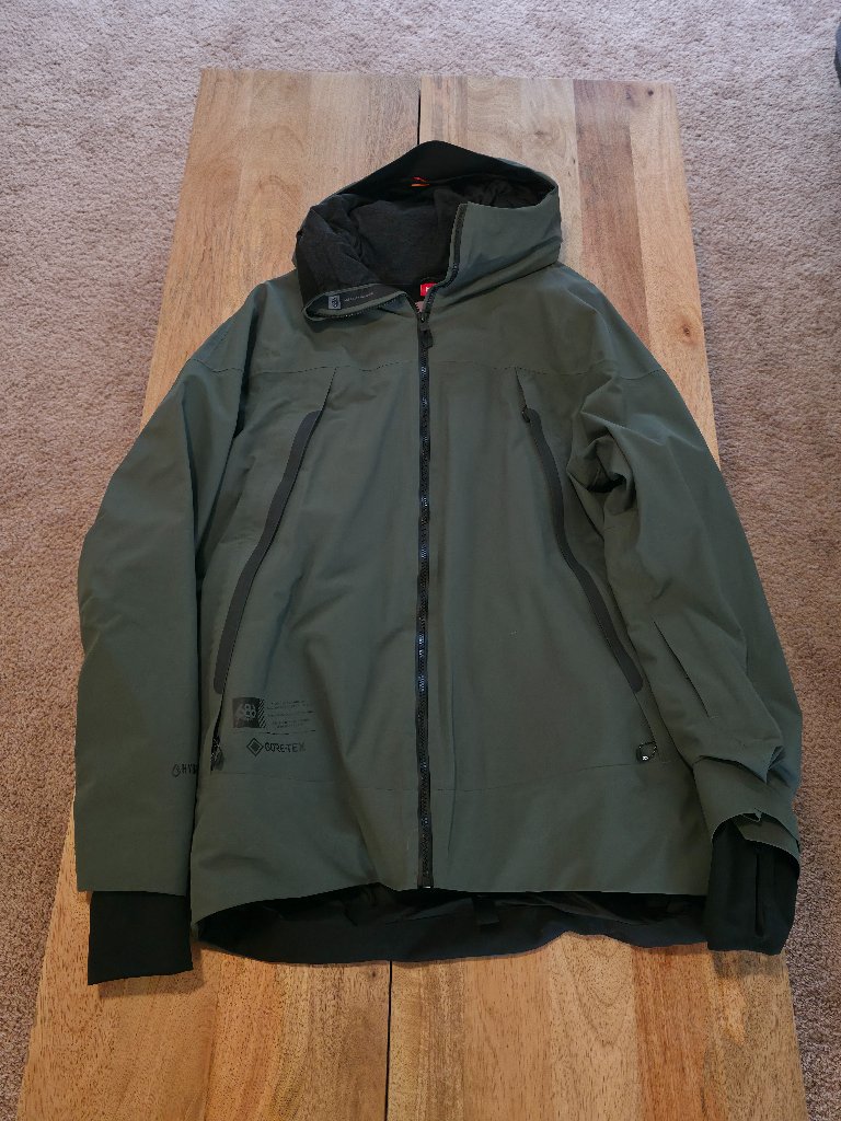 686 Goblin Green GoreTex Hydrastash Sync Jacket  Size M  Basically Brand New